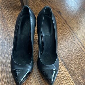 Yves Saint Laurent Black Heels Elegant Design